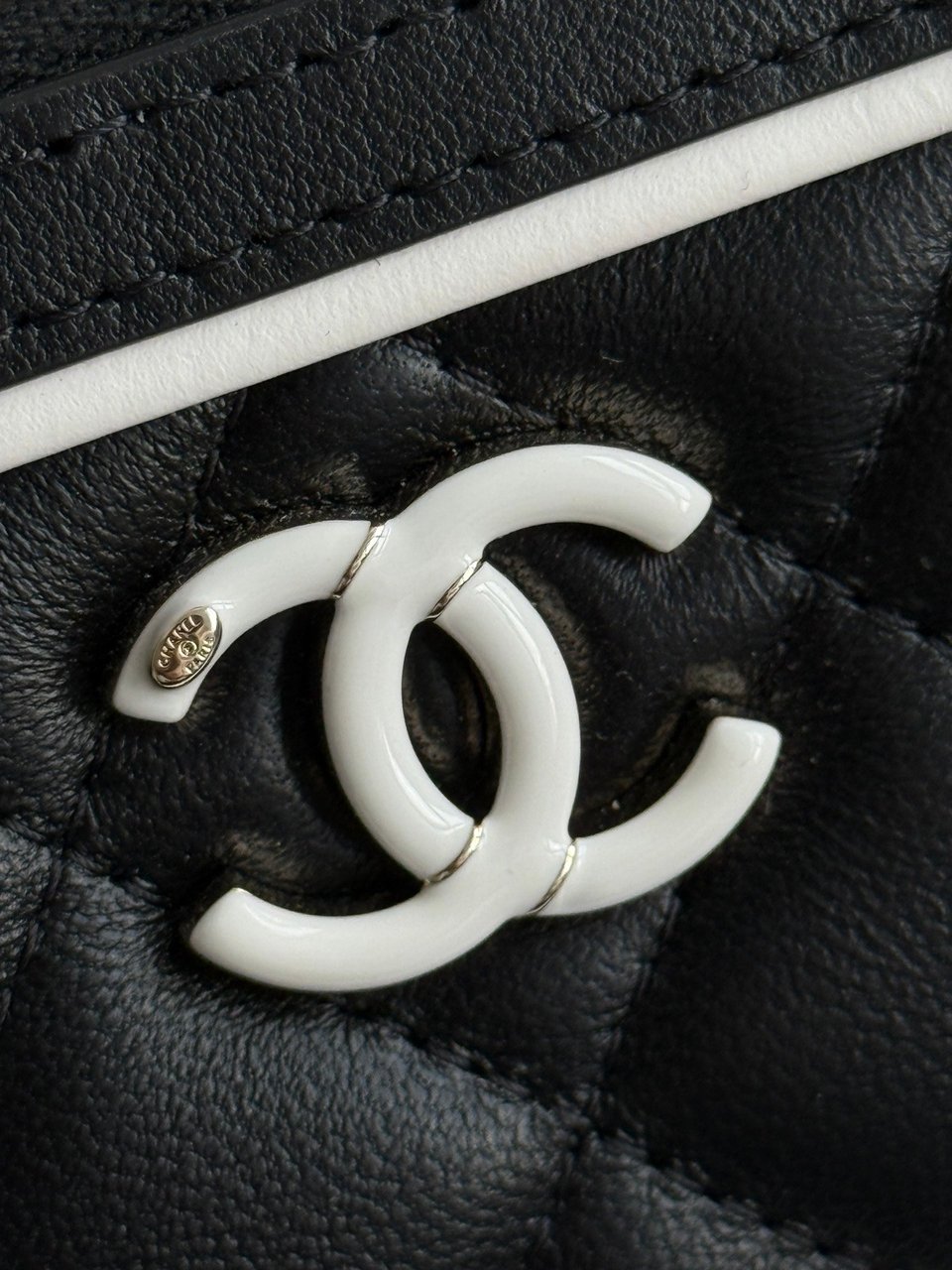 Chanel Spring Summer 2025 Pre-collection Clutch With Chain Lambskin Black 18.5cm/ 7.3inches view 9
