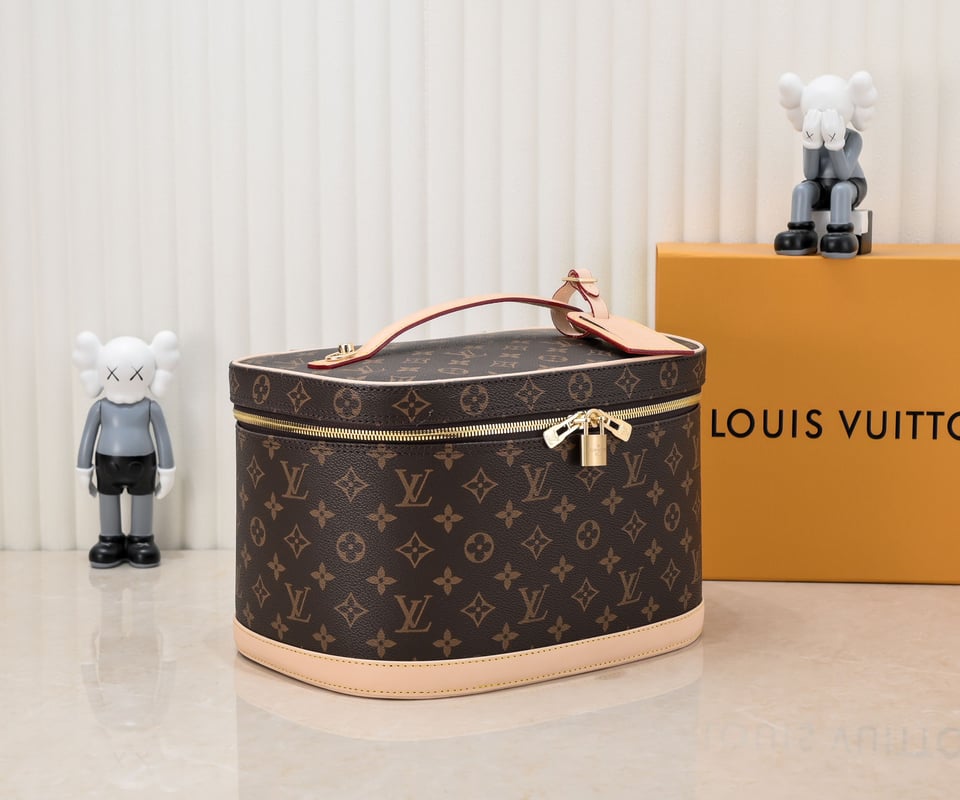 Louis Vuitton Nice Mini Toiletry Pouch 32Cm M47280 view 4