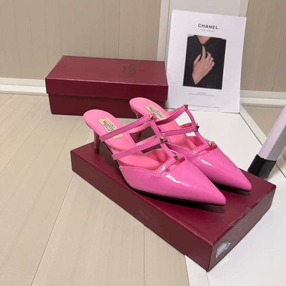 Valentino Garavani Rockstud Wispy Mule In Calfskin Magenta view 4