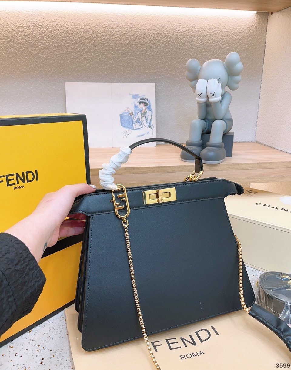Fendi Peekaboo Iseeu Petite Black 32Cm view 9
