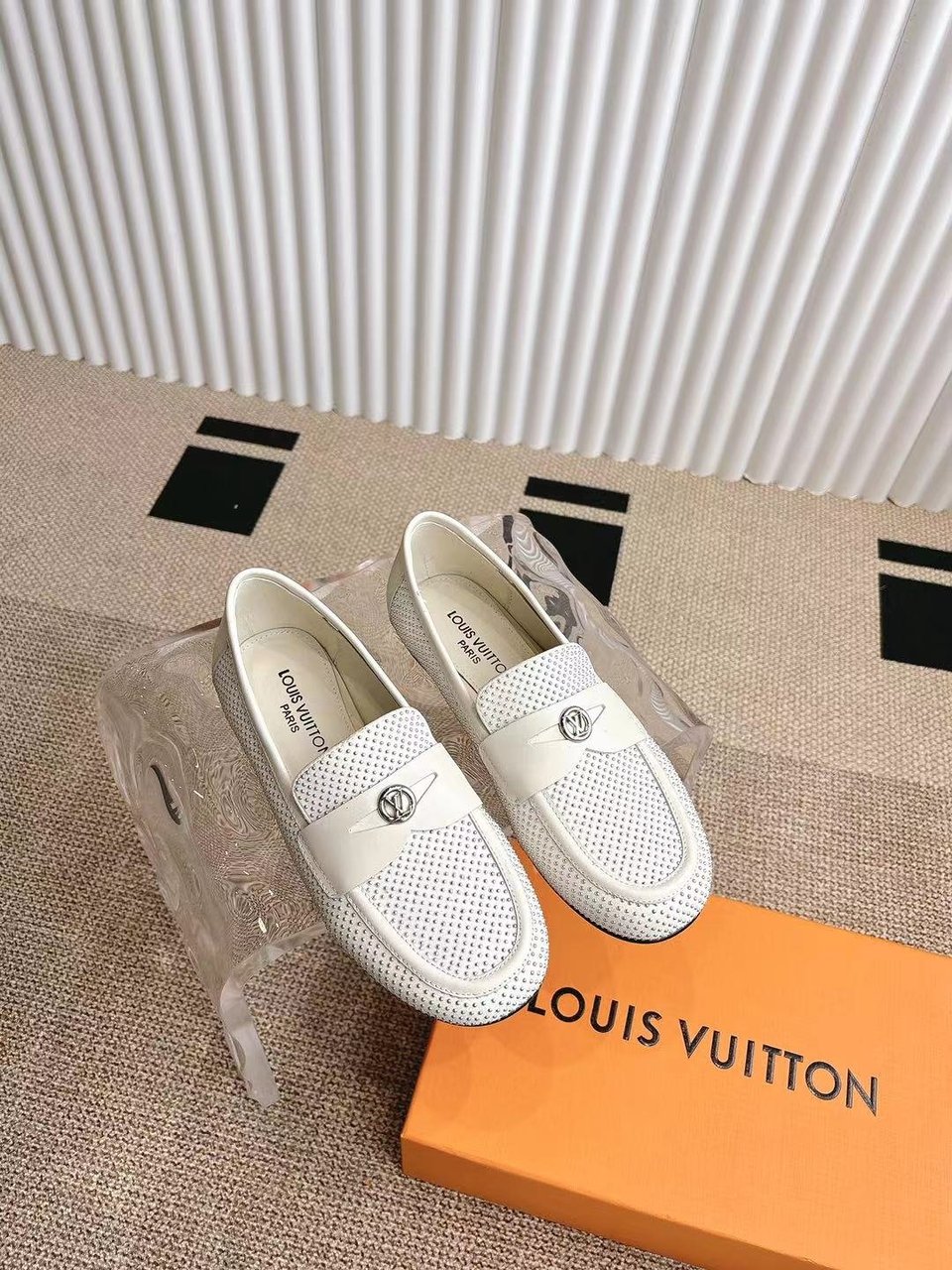 Louis Vuitton Soho Flat Loafer White1AGXDC view 5