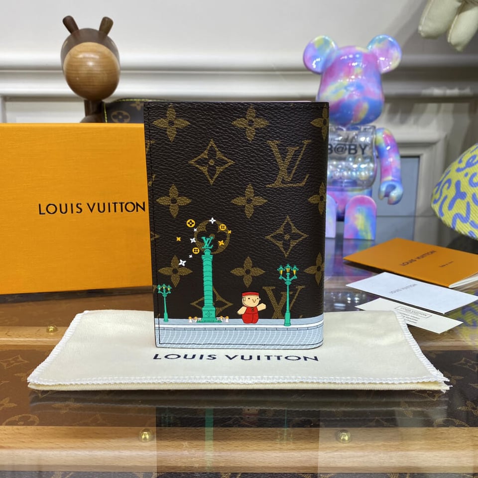 Louis Vuitton Christmas Animation 2022 Passport Cover Pink view 4