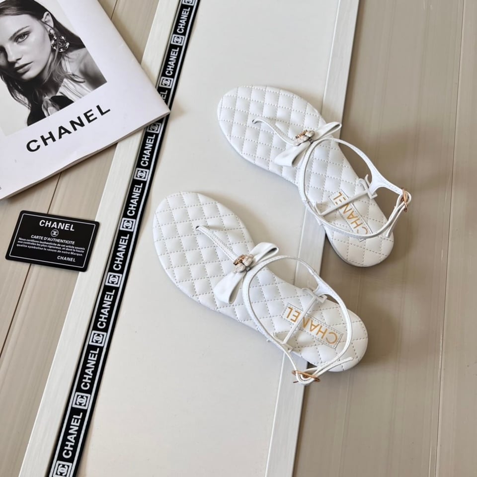 Chanel White Quilted Leather With White Camellia Cc Logo Bow Thong Sandals view 7