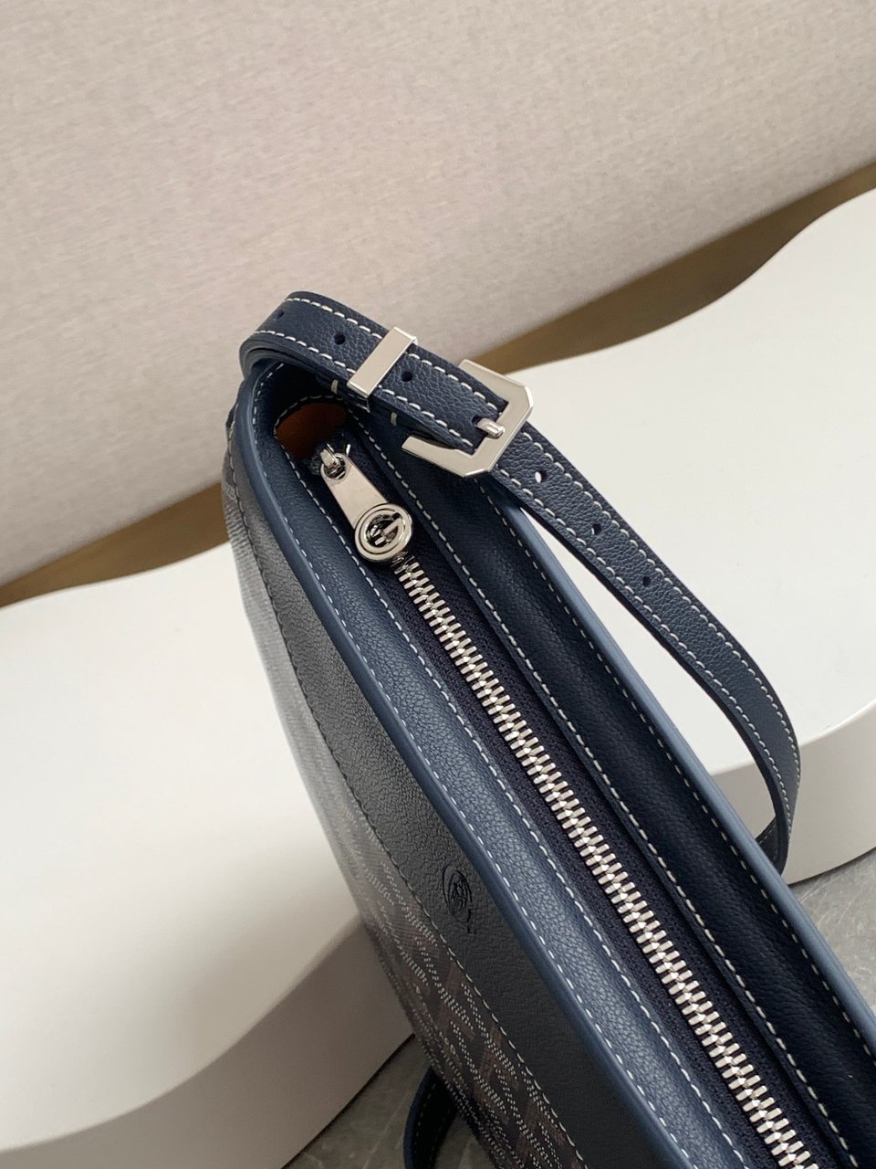 Goyard Hirondelle Bag – Bagistry Closet 25cm Navy Blue view 8