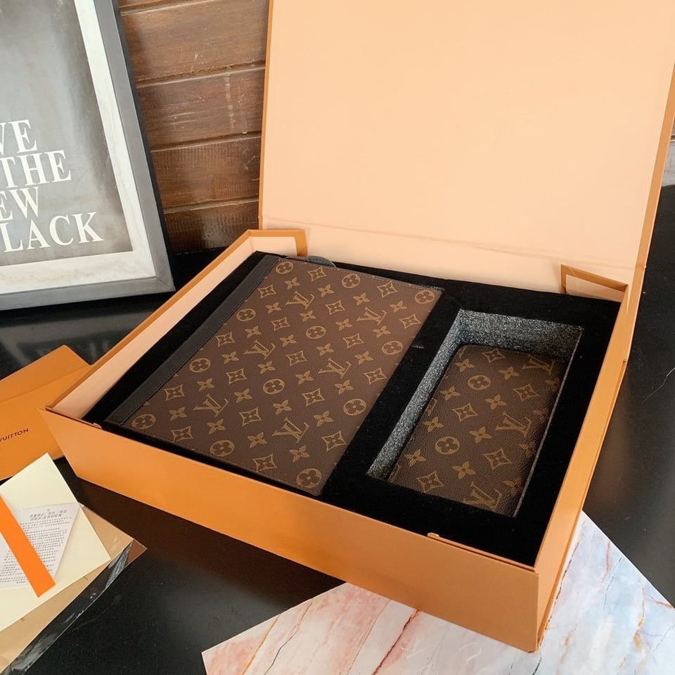 Louis Vuitton Voyage Mm Pochette Monogram Brown 26Cm view 4