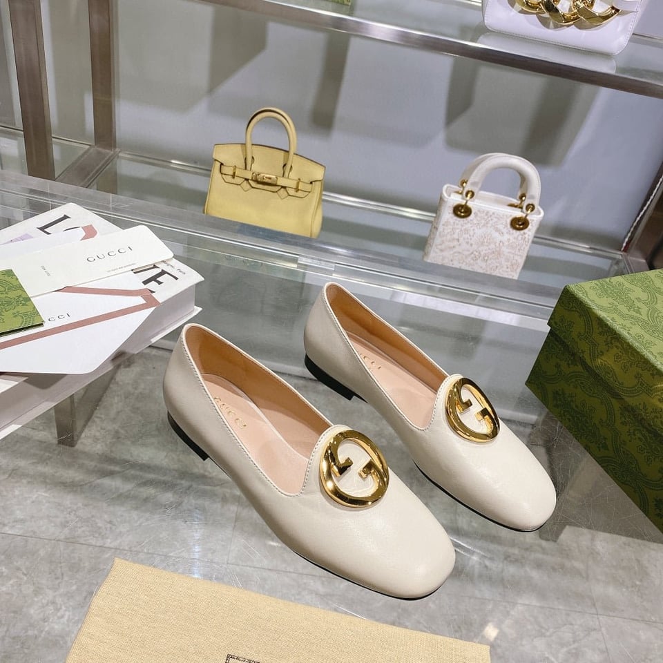 Gucci Logo Plaque Loafers White 723395 C9D00 9022 view 6