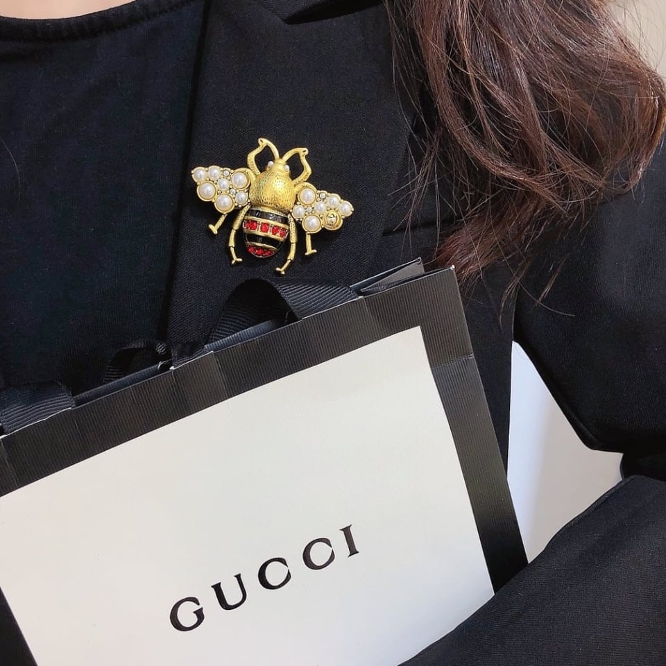 Gucci Gg Black And Red Bee Brooch Gold With Pearl view 7
