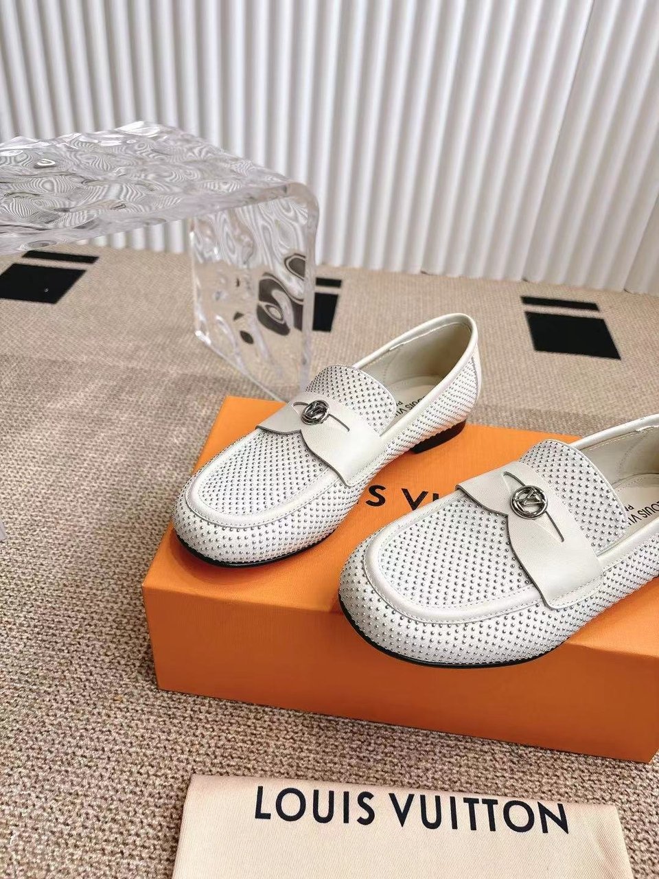 Louis Vuitton Soho Flat Loafer White1AGXDC view 4