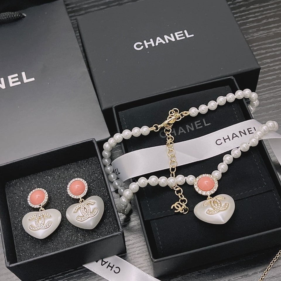 Chanel Large Heart Pearl Pink Crystal Cc Necklace view 7