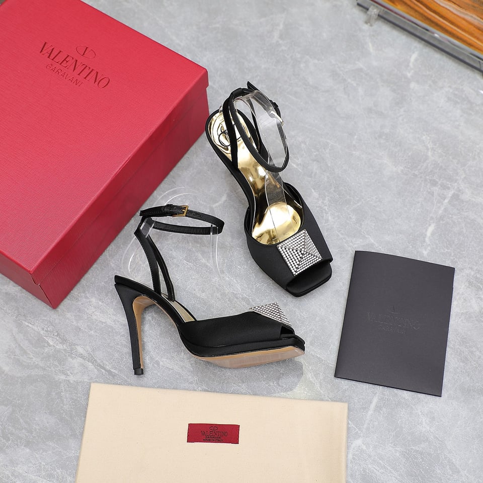 Valentino Garavani Roman Stud Block Pump Black view 4