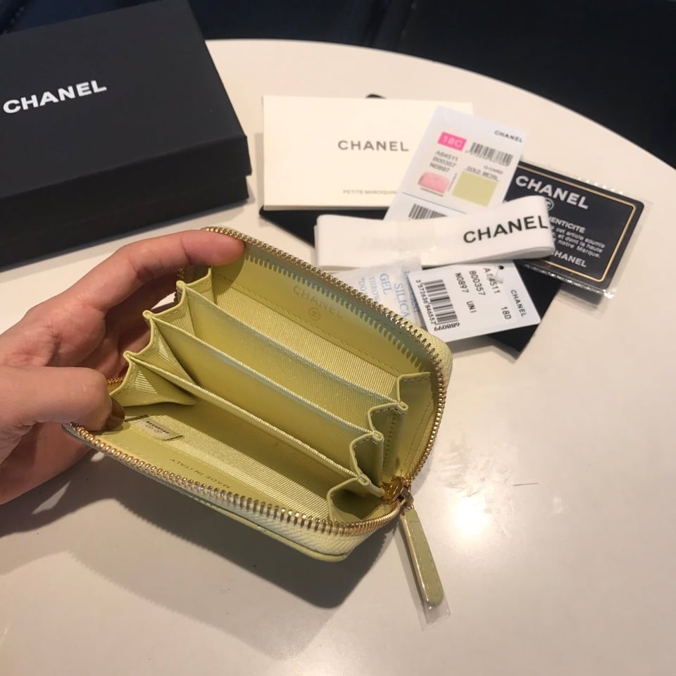 Chanel Zipped Caviar Purse 11 Light Yellow Calfskin Gold Icon view 4