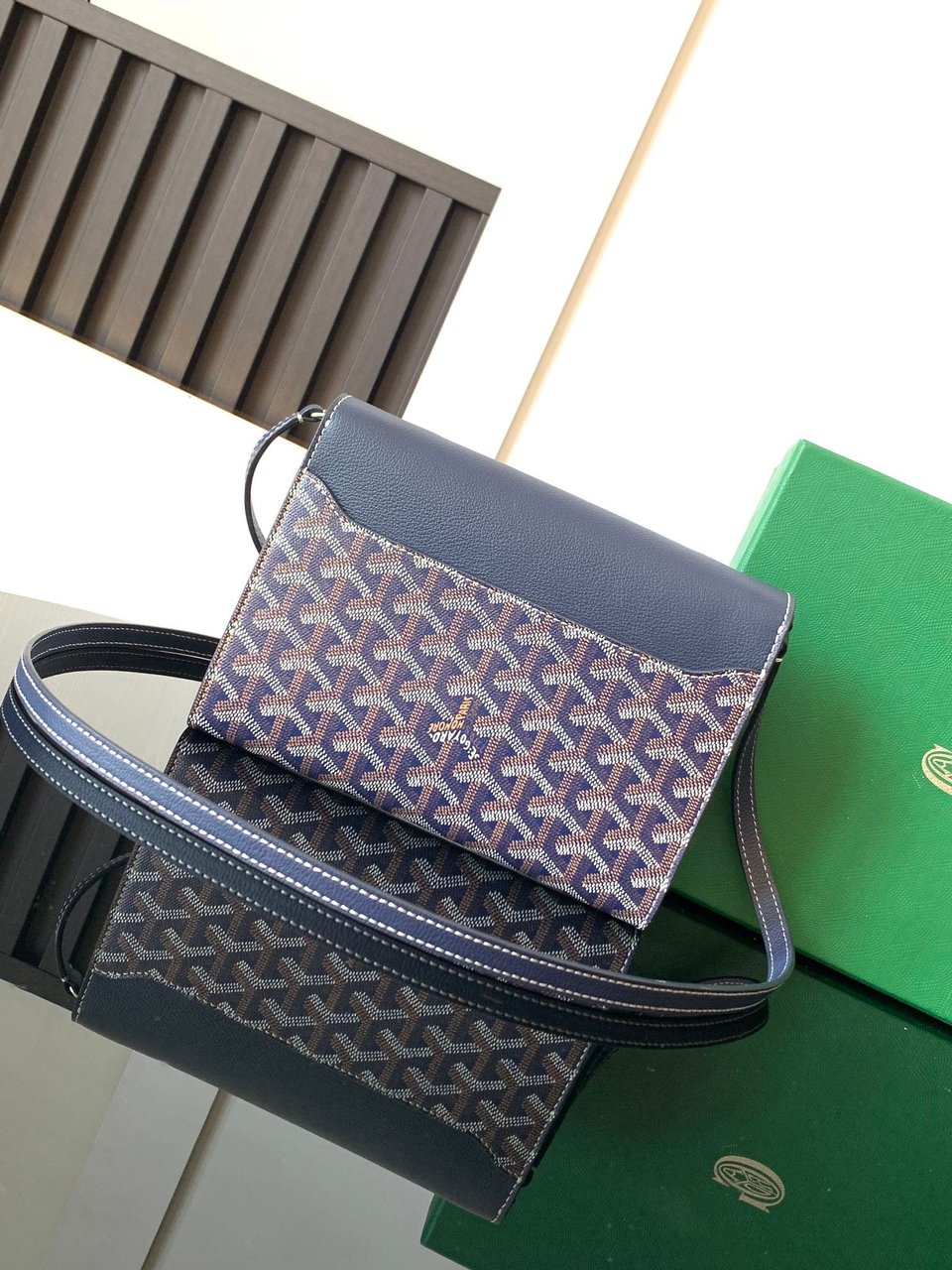 Goyard Chypre Wallet-Pouch 21 Cm Navy Blue Goyardine Canvas And Calfskin view 4