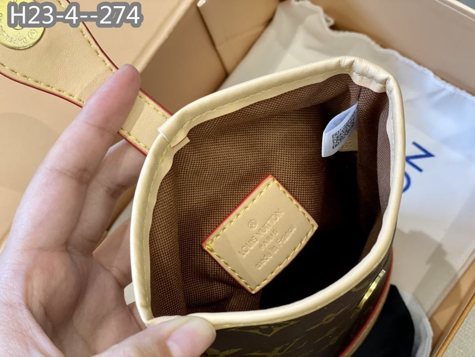 Louis Vuitton Fold Me Pouch Beige 19Cm M80874 view 7