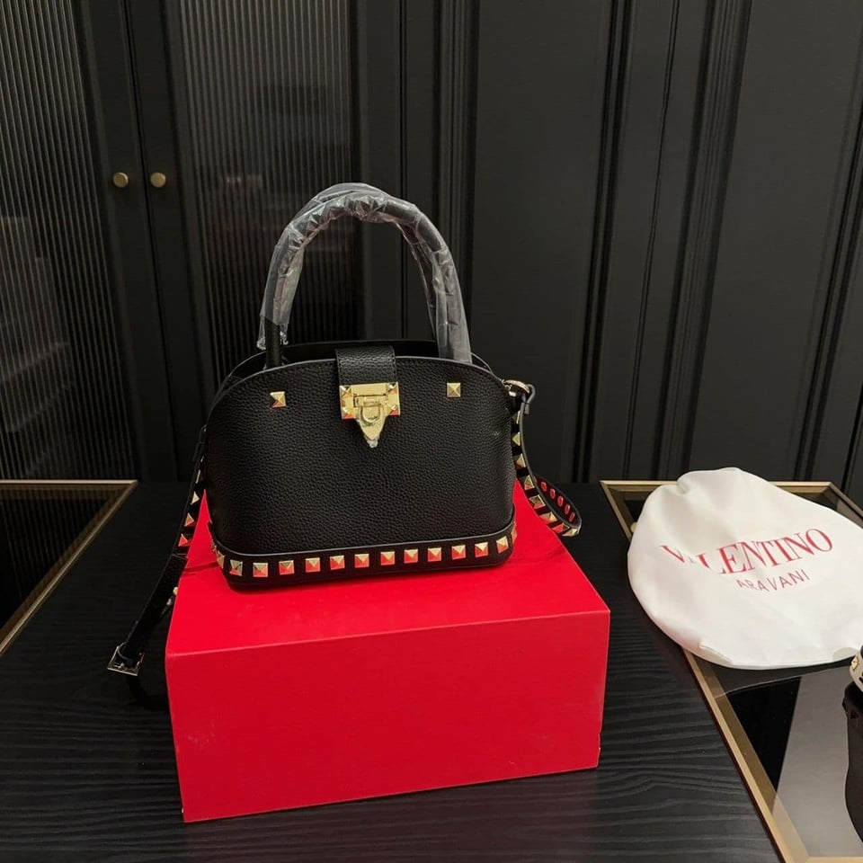 Valentino Garavani Rockstud Handbag In Grainy Black 21Cm view 3