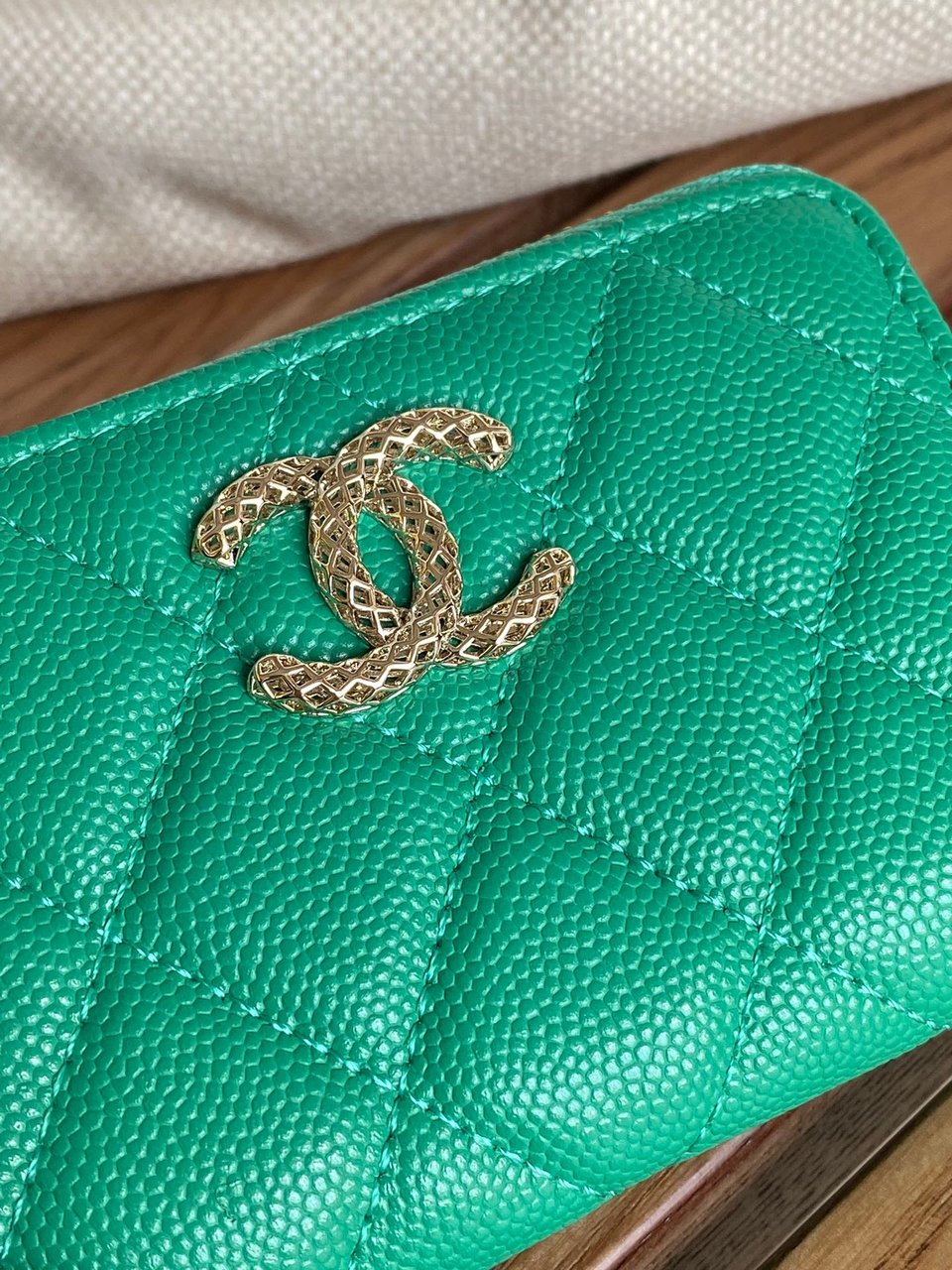 Chanel Zipped Wallet 11Cm Green Caviar Gold Hardware view 9