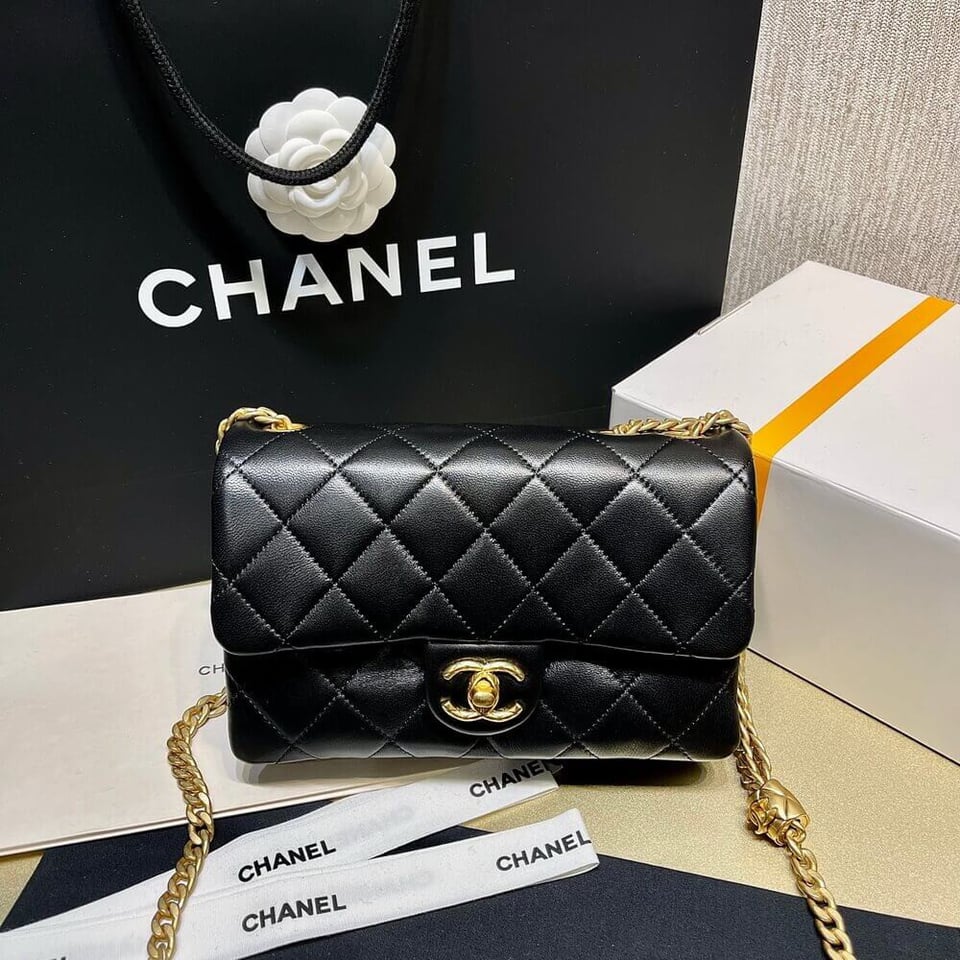 Chanel 22K Gold Pillar Adjustable Chain Flap Bag 22cm view 4