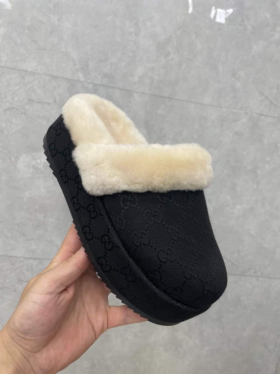 Gucci Slipper Mit Gg Horsebit Monogram In Black view 7