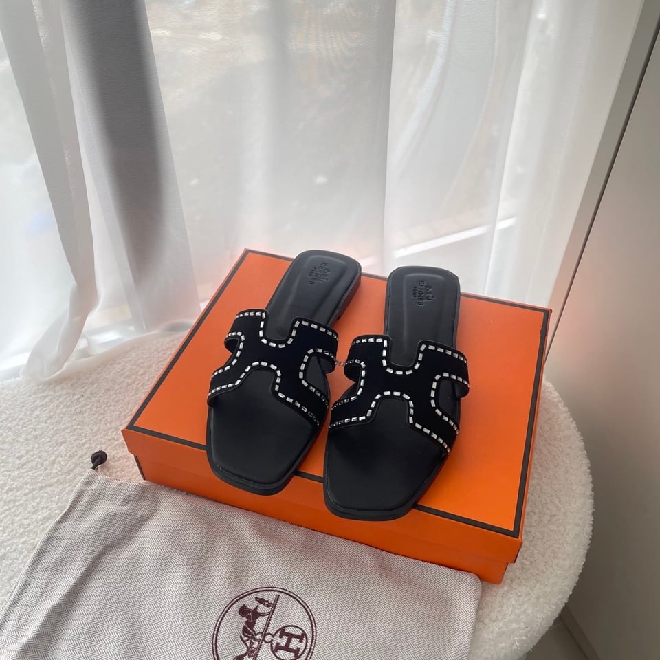 Hermes Oran Sandal Noir H232161Zv02350 view 3