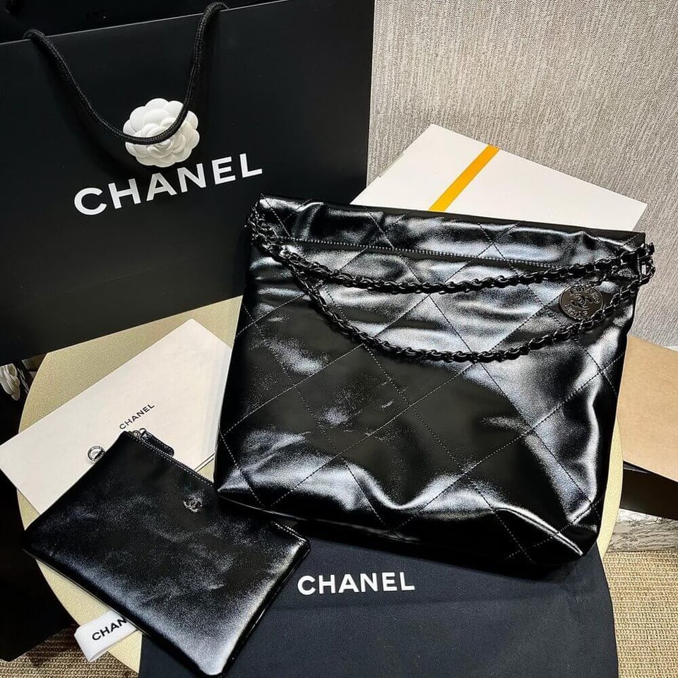 Chanel 22 Small Handbag Shiny Calfskin Black with Black logo view 4