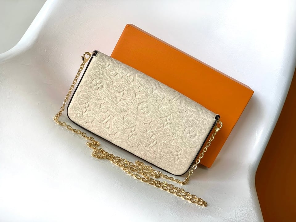 Louis Vuitton Felicie Pochette Bag Cream 21Cm view 4