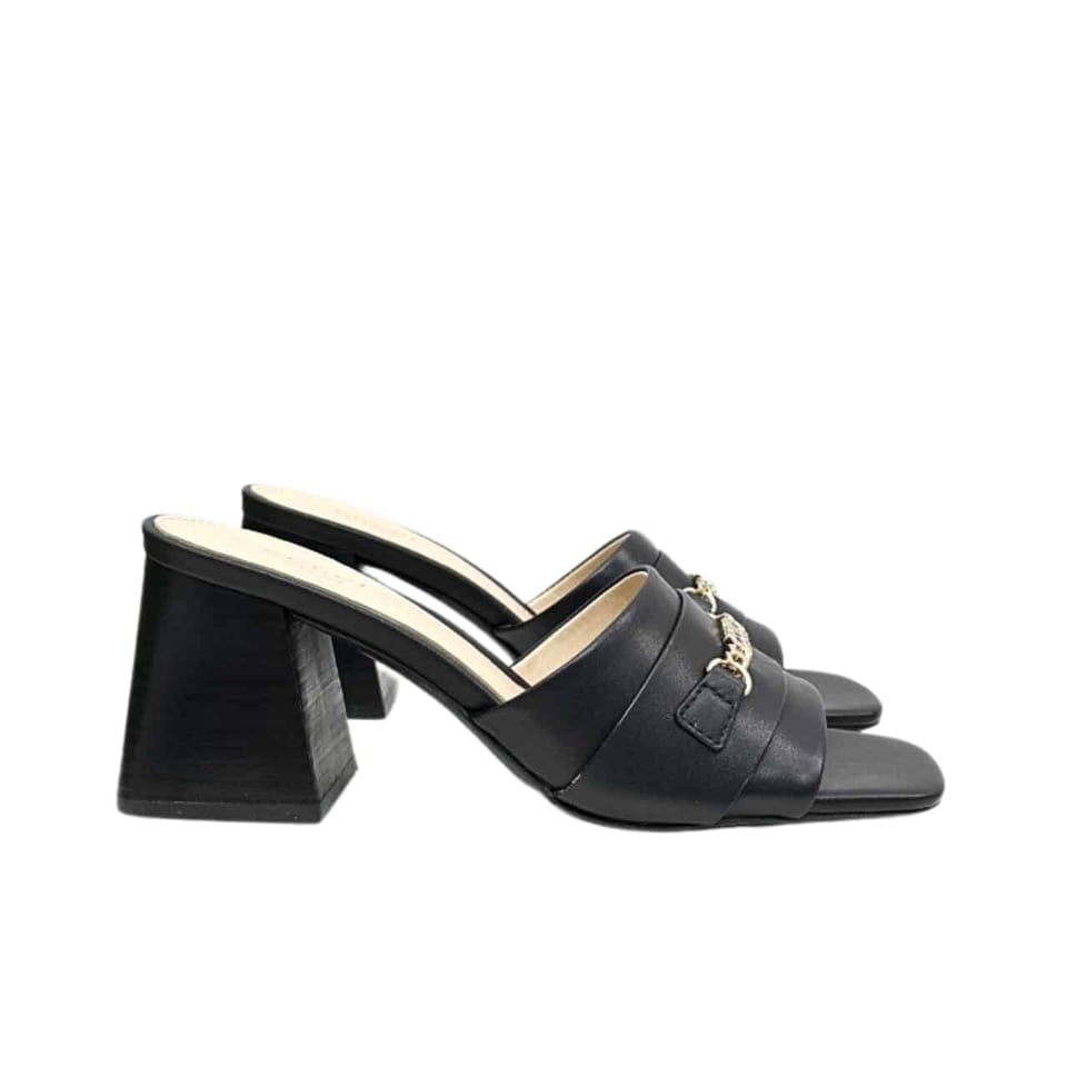 Gucci Signoria Slide Sandal In Black