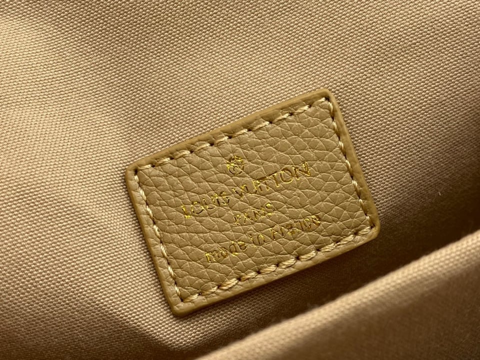 Louis Vuitton Micro Metis Beige Clair 14Cm view 4