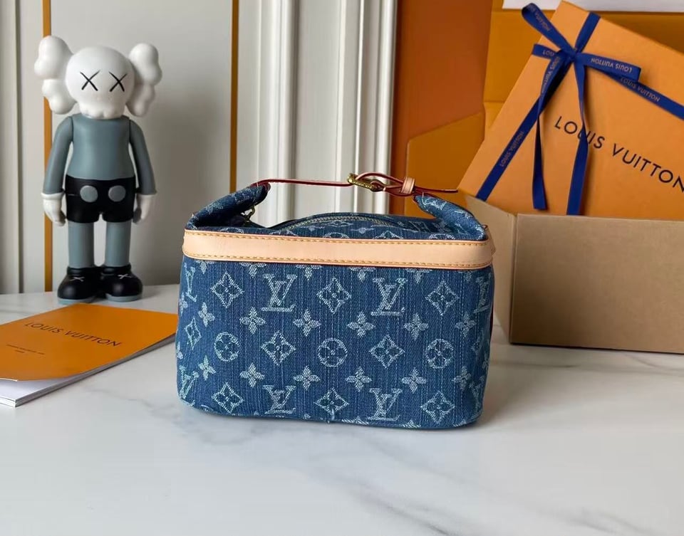 Louis Vuitton Cruiser Toiletry Bag 22cm M27945 view 2