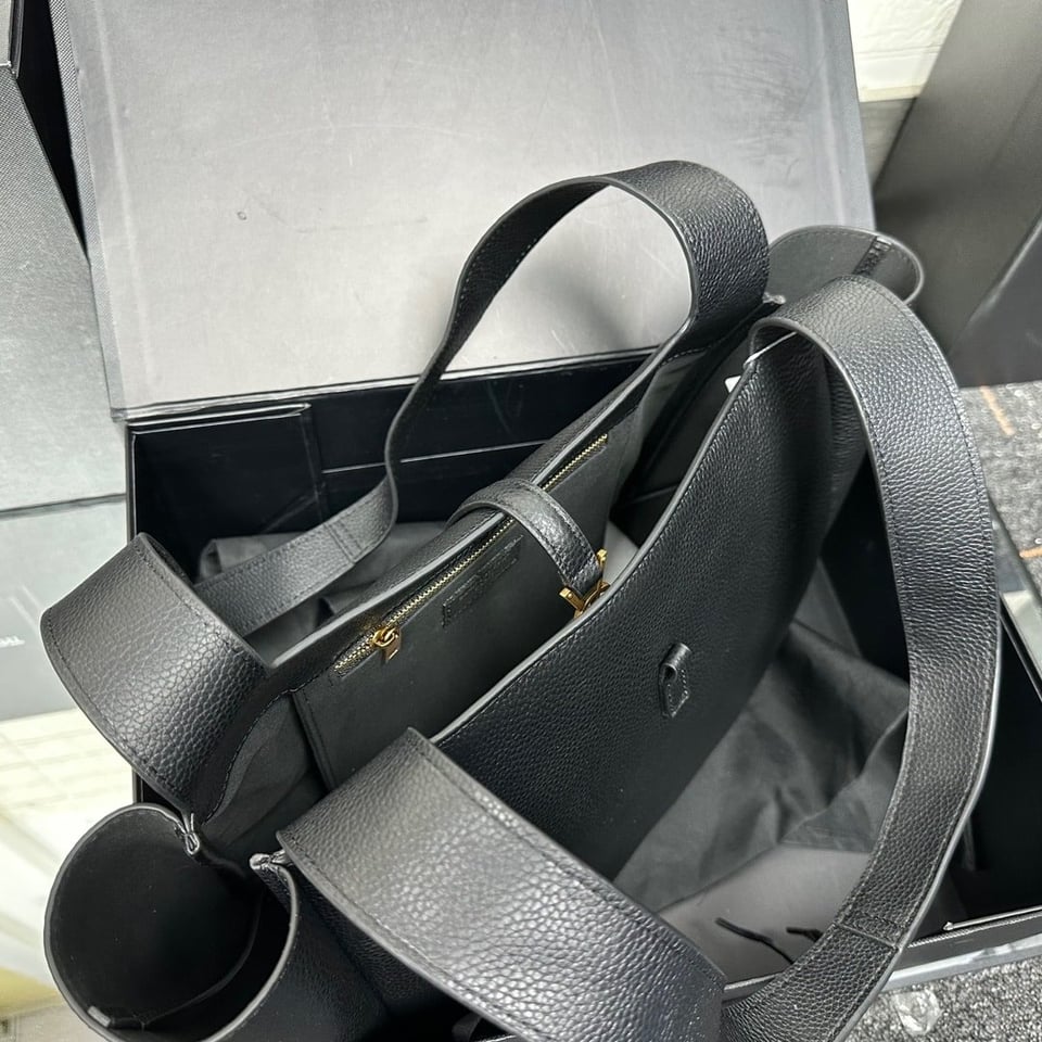 Saint Laurent Bea In Grained Leather Black 50Cm view 4