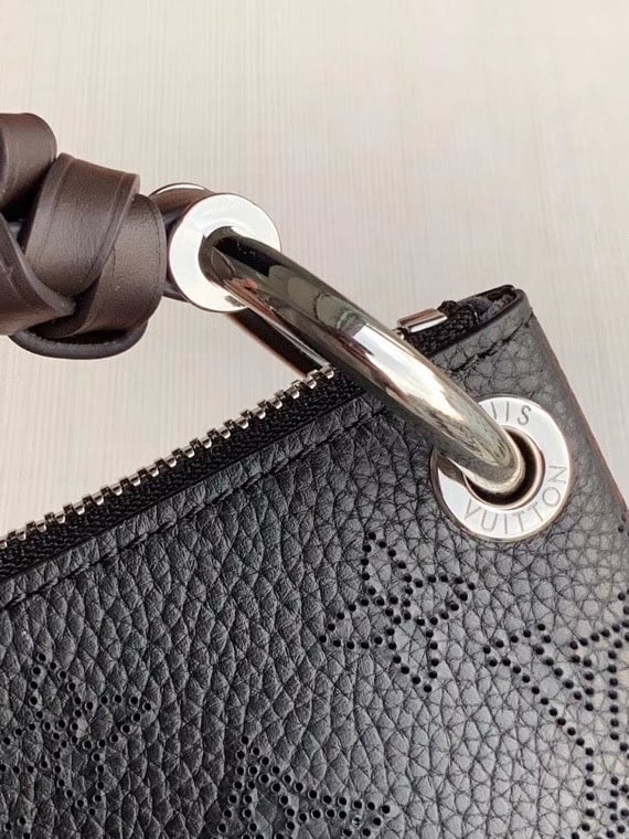 Louis Vuitton Beaubourg Hobo Mm 32Cm Black M56073 view 7