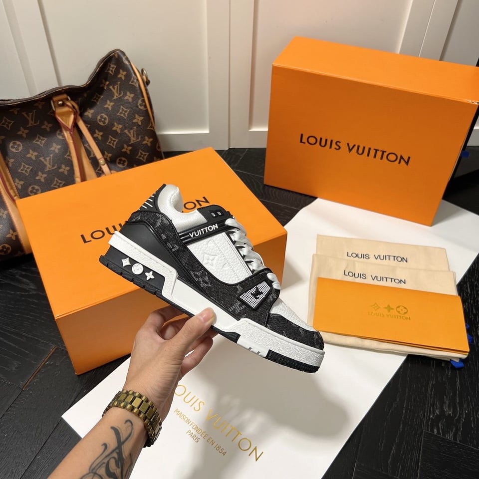 Louis Vuitton Trainer Sneakers Black And White 1A9Jgb view 9