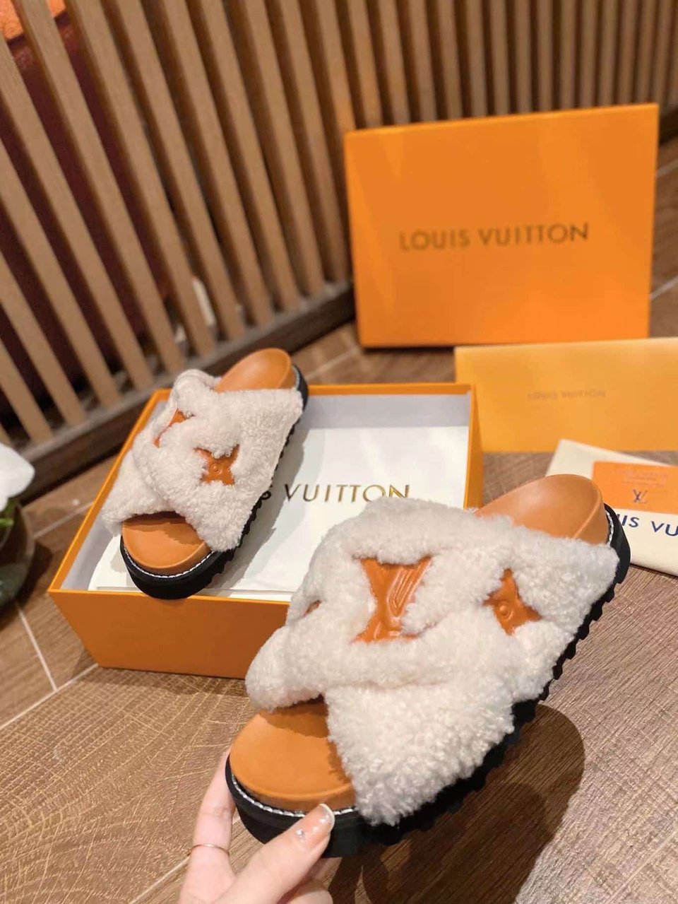 Louis Vuitton Paseo Flat Comfort Mule Brown White 1Aa1Vt view 10