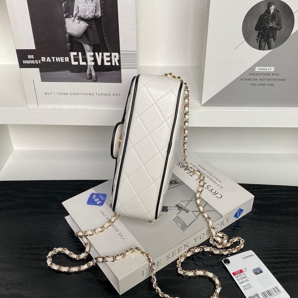 Chanel Small Graphic Frame Flap Bag White 23cm view 6