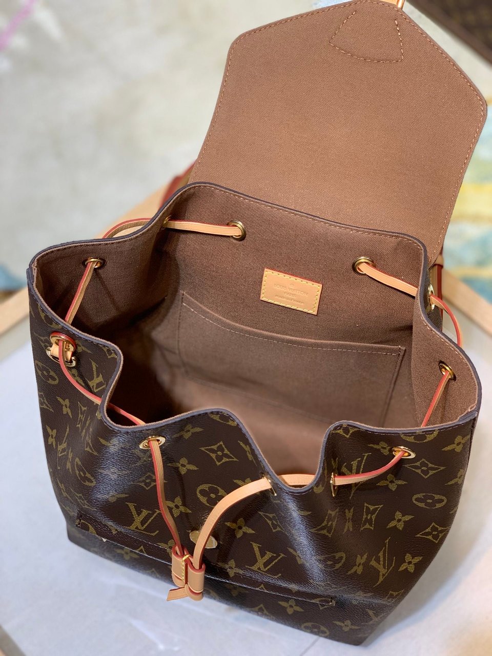 Louis Vuitton Montsouris Pm 27Cm view 3