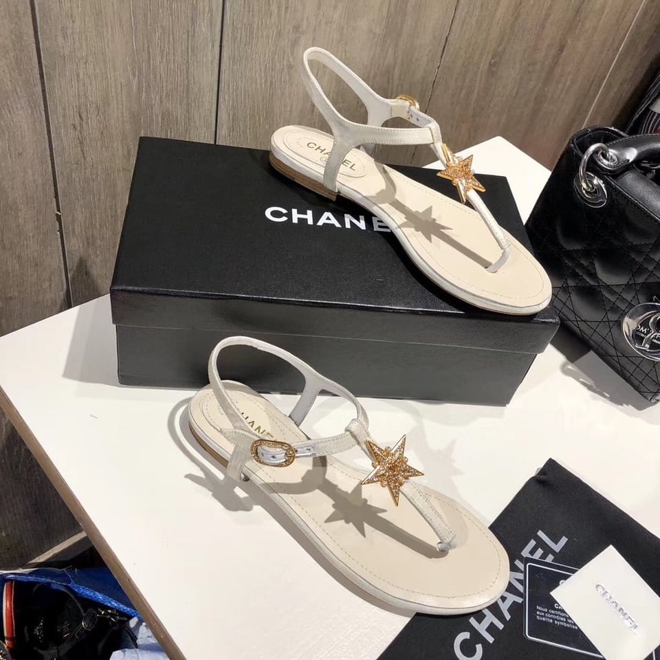 Chanel Crystal Pearl Thongs White Sandals With Gold Star view 4