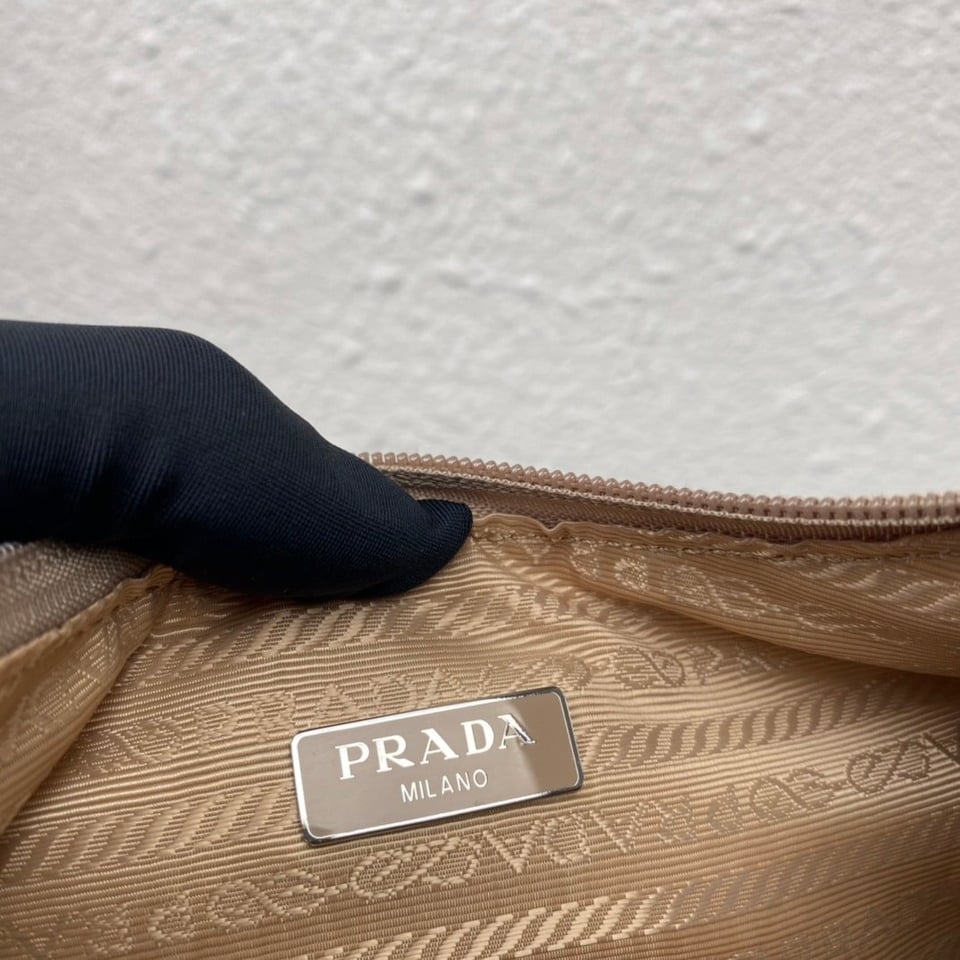 Prada Re-Nylon Re-Edition 2000 Mini-Bag Nude view 4