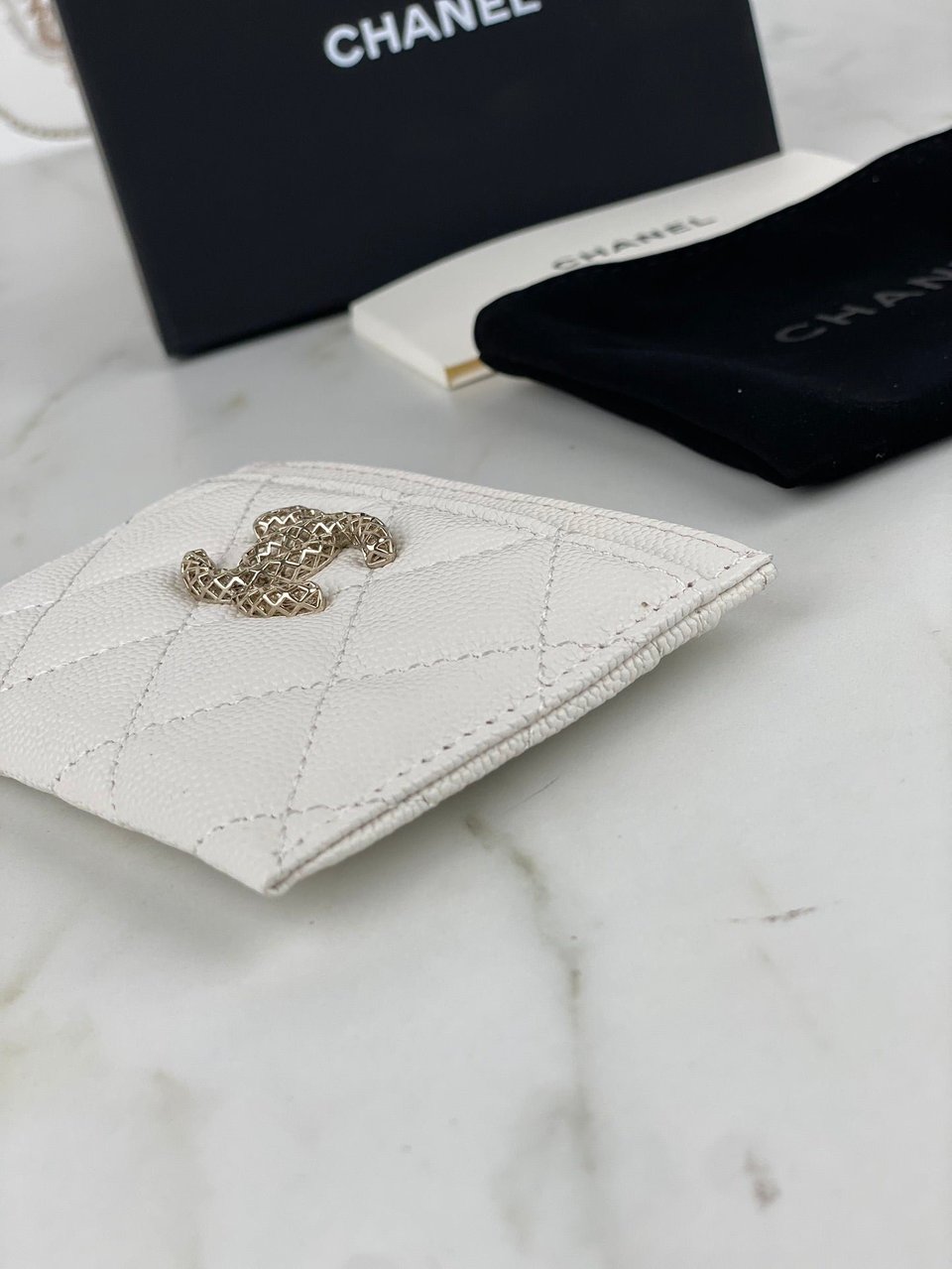 Chanel Card Holder 19.5 White Grained Calfskin Gold Icon view 5