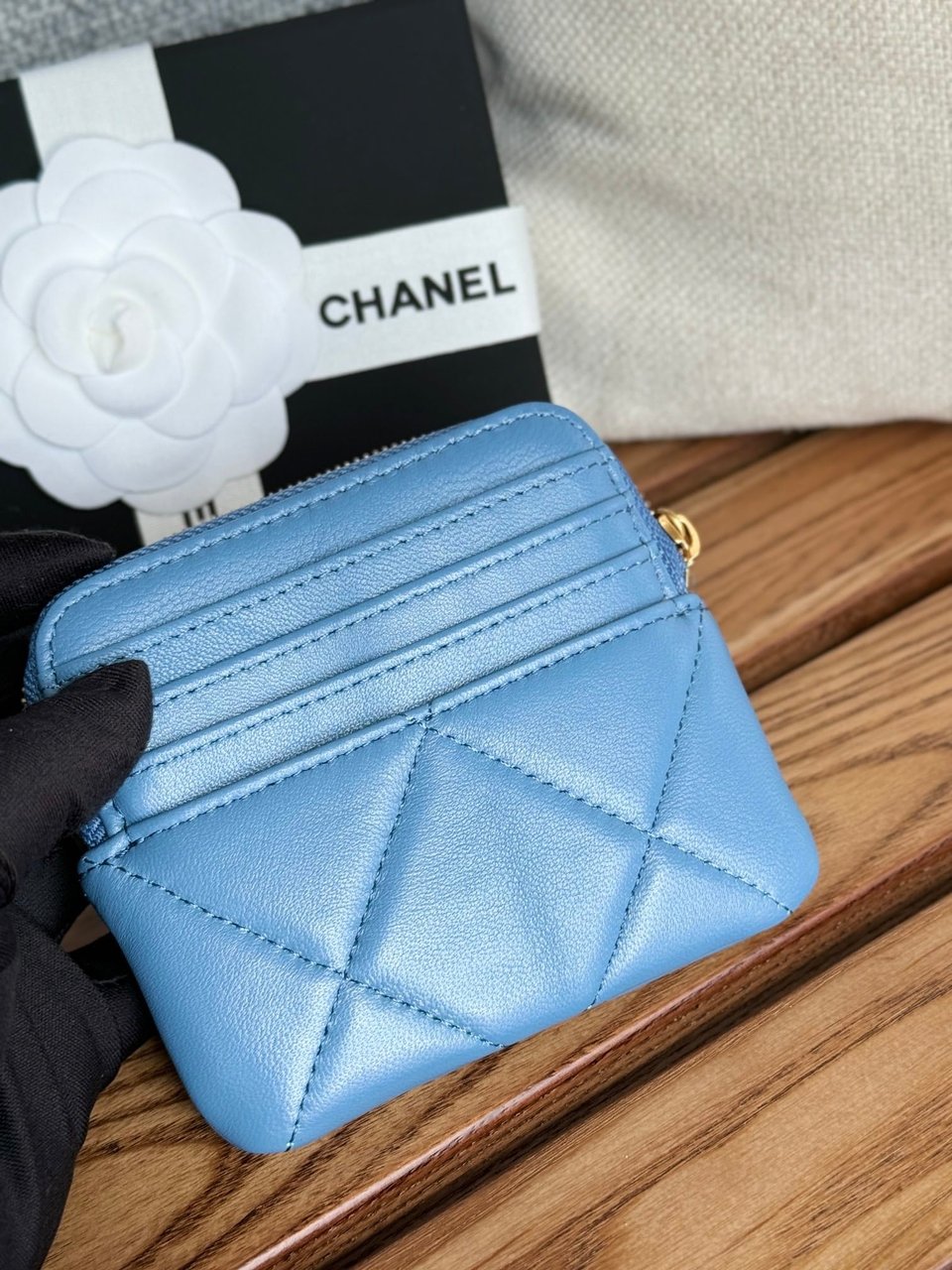 Chanel 19 Zipped Coin Purse 11Cm Blue Lambskin Gold Hardware view 5