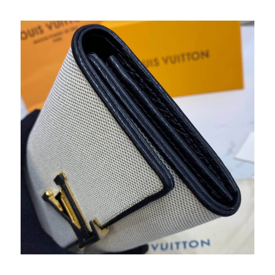 Louis Vuitton Capucines Wallet view 7