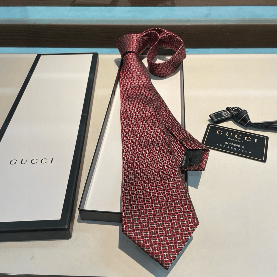 Gucci Crimson Interlock Silk Tie For Men view 5