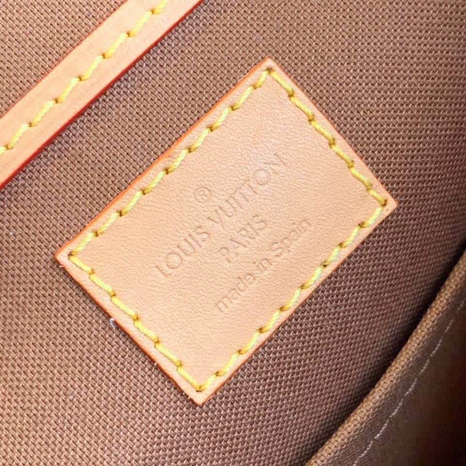Louis Vuitton Montsouris Pm 27Cm view 4