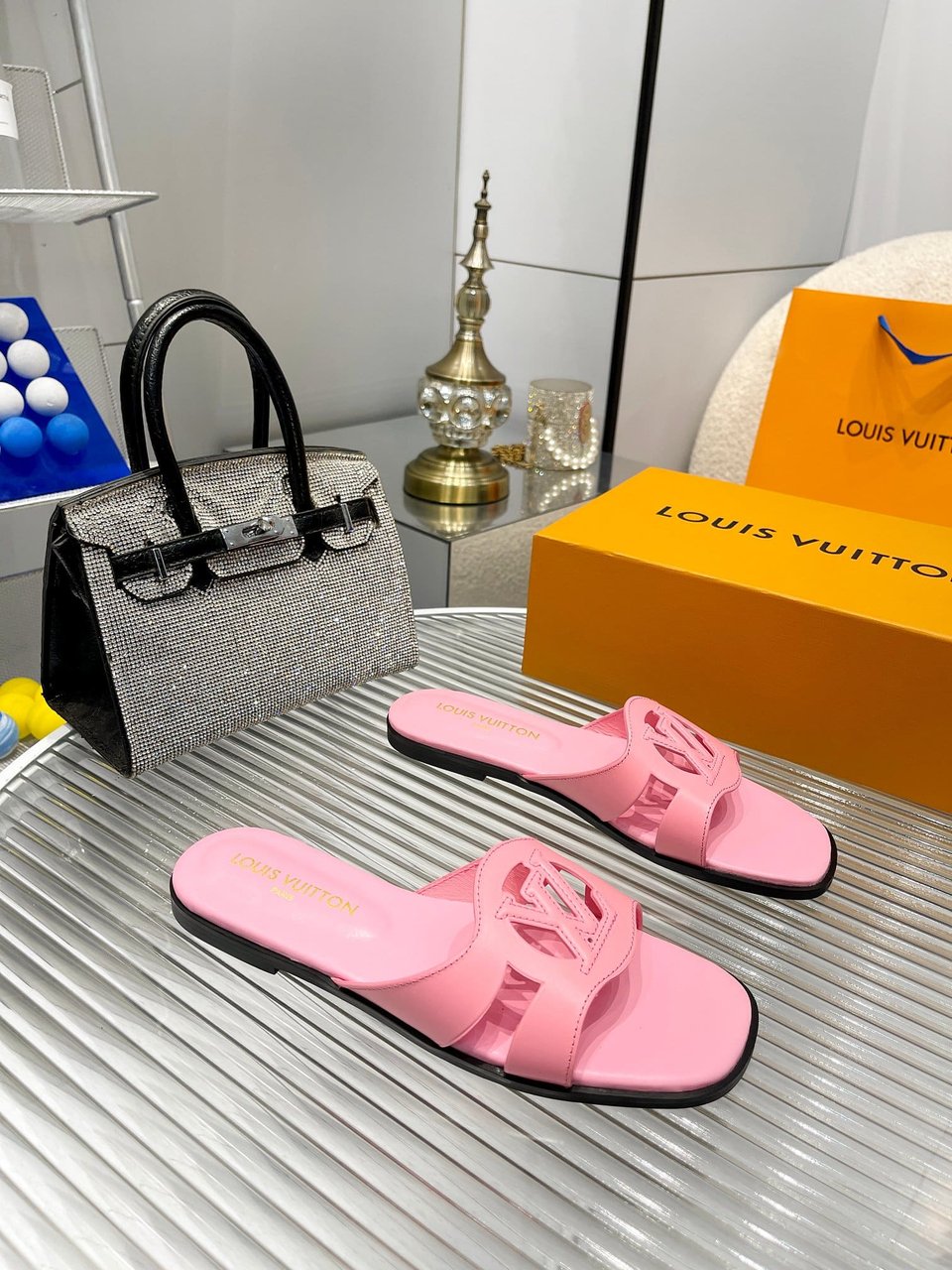 Louis Vuitton Lv Isola Flat Mule Pink 1Abp3Q view 3