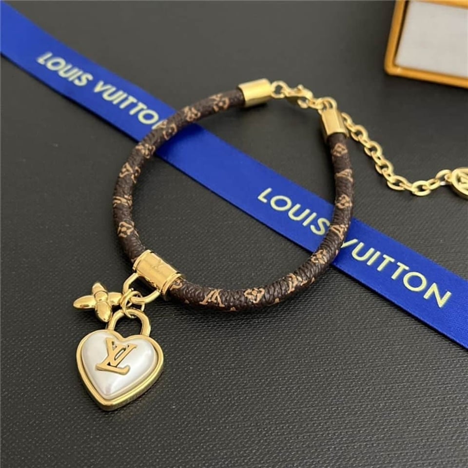 Louis Vuitton Heart Padlock Bracelet M8413Z view 2