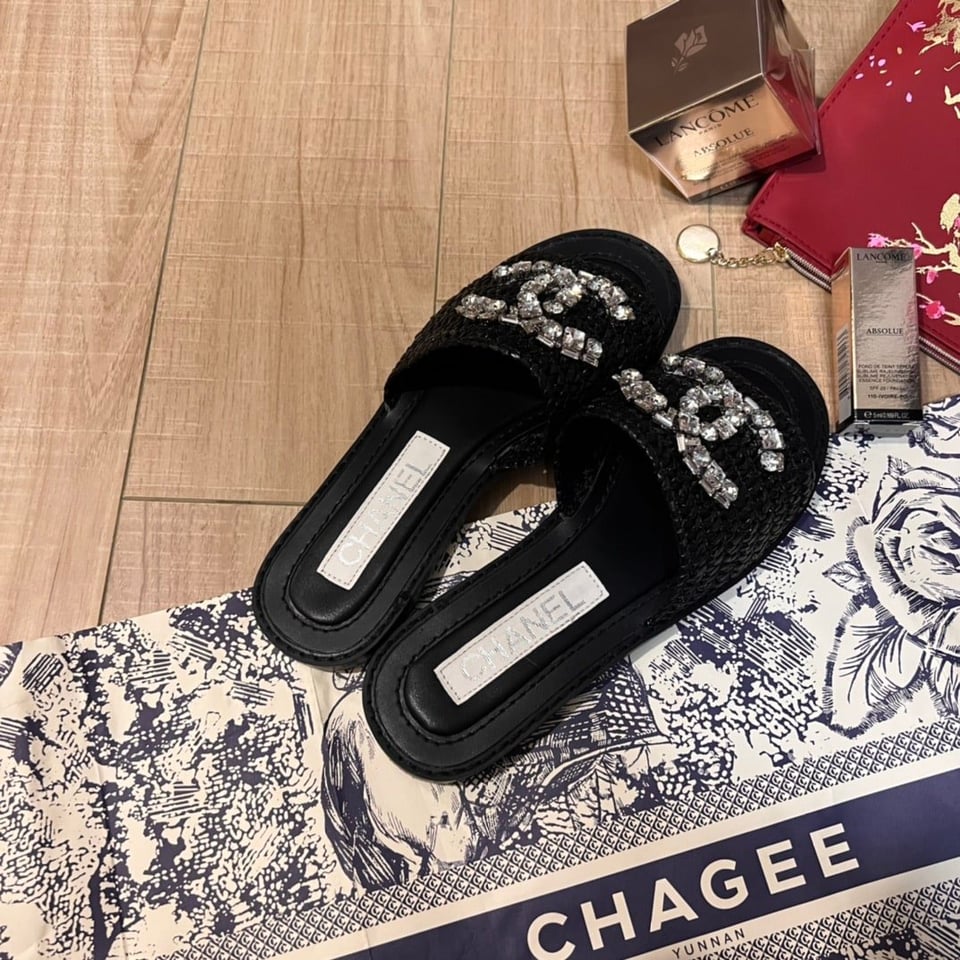 Chanel Coco Mark 23Ss Straw And Leather Sandals view 3