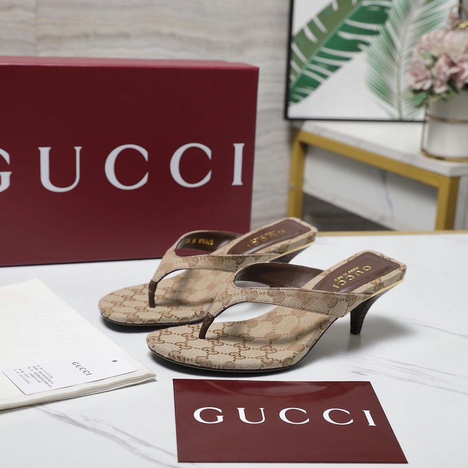 Gucci Women’s Vittoria Thong Sand And Dark Brown GG Canvas ‎870786 view 6