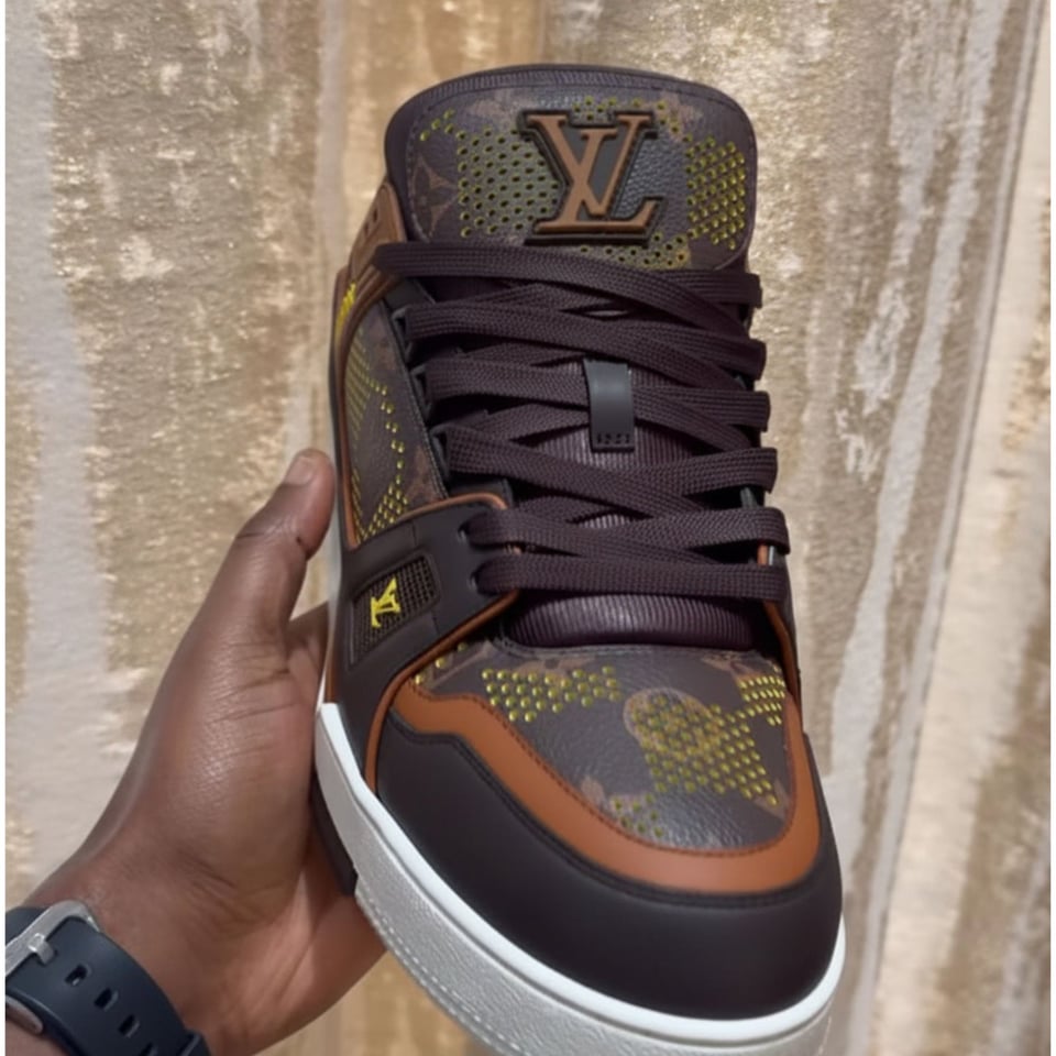Louis Vuitton Trainer Sneakers Yellow Calfskin 1AK85Q view 2