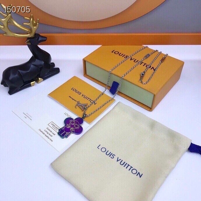Louis Vuitton Necklace view 4
