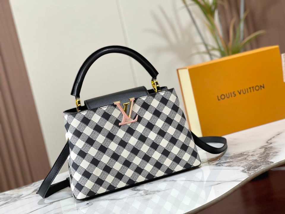 Louis Vuitton Capucines Black 32Cm M20716 view 3