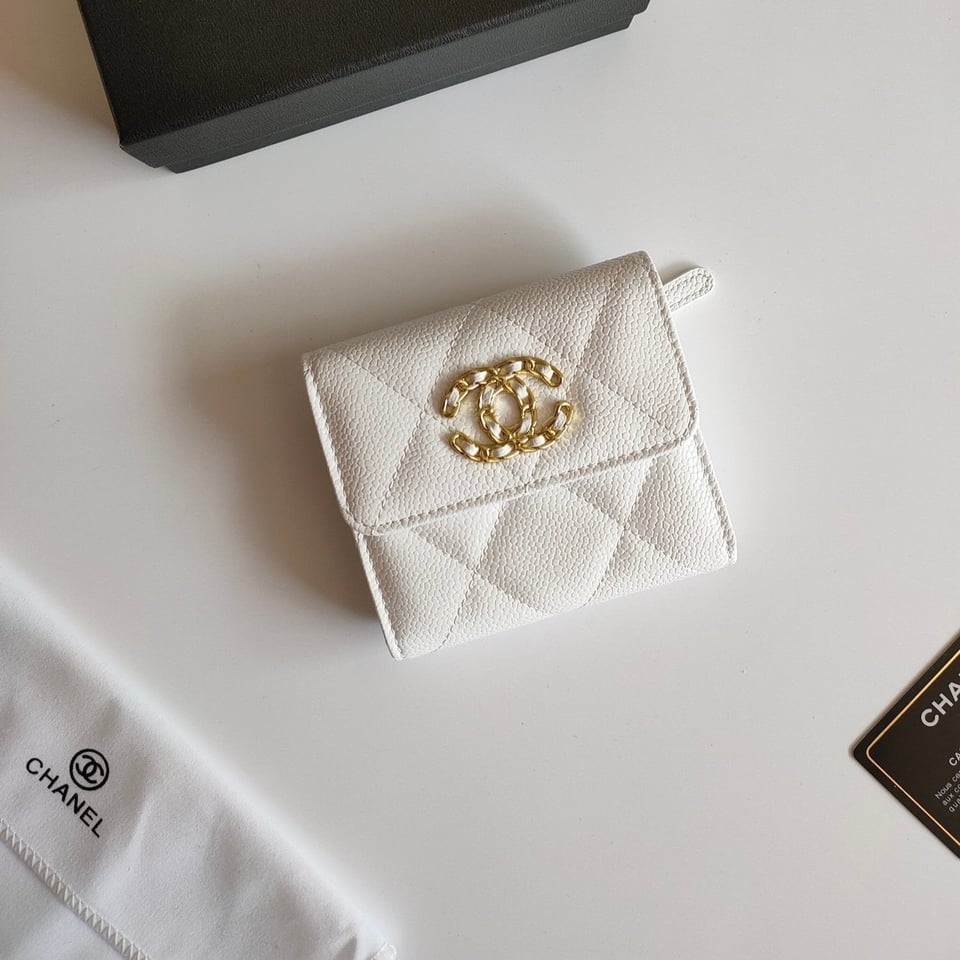 Chanel Square Purse 12 White Grained Calfskin Gold Icon view 2