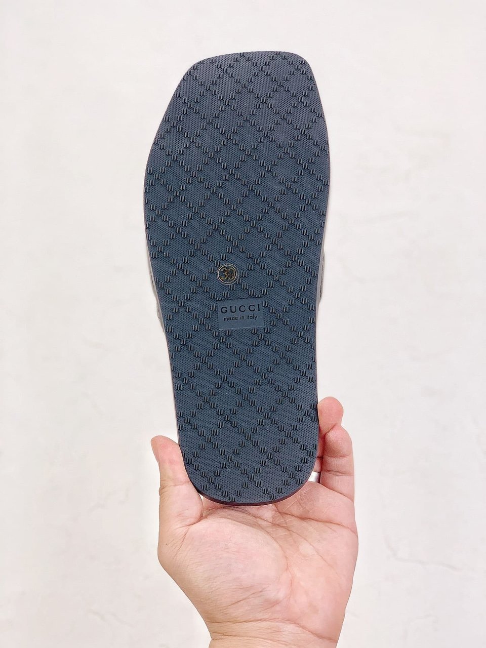 Gucci Womens Gg Matelasse Slide Black 694714 Bko60 1000 view 4