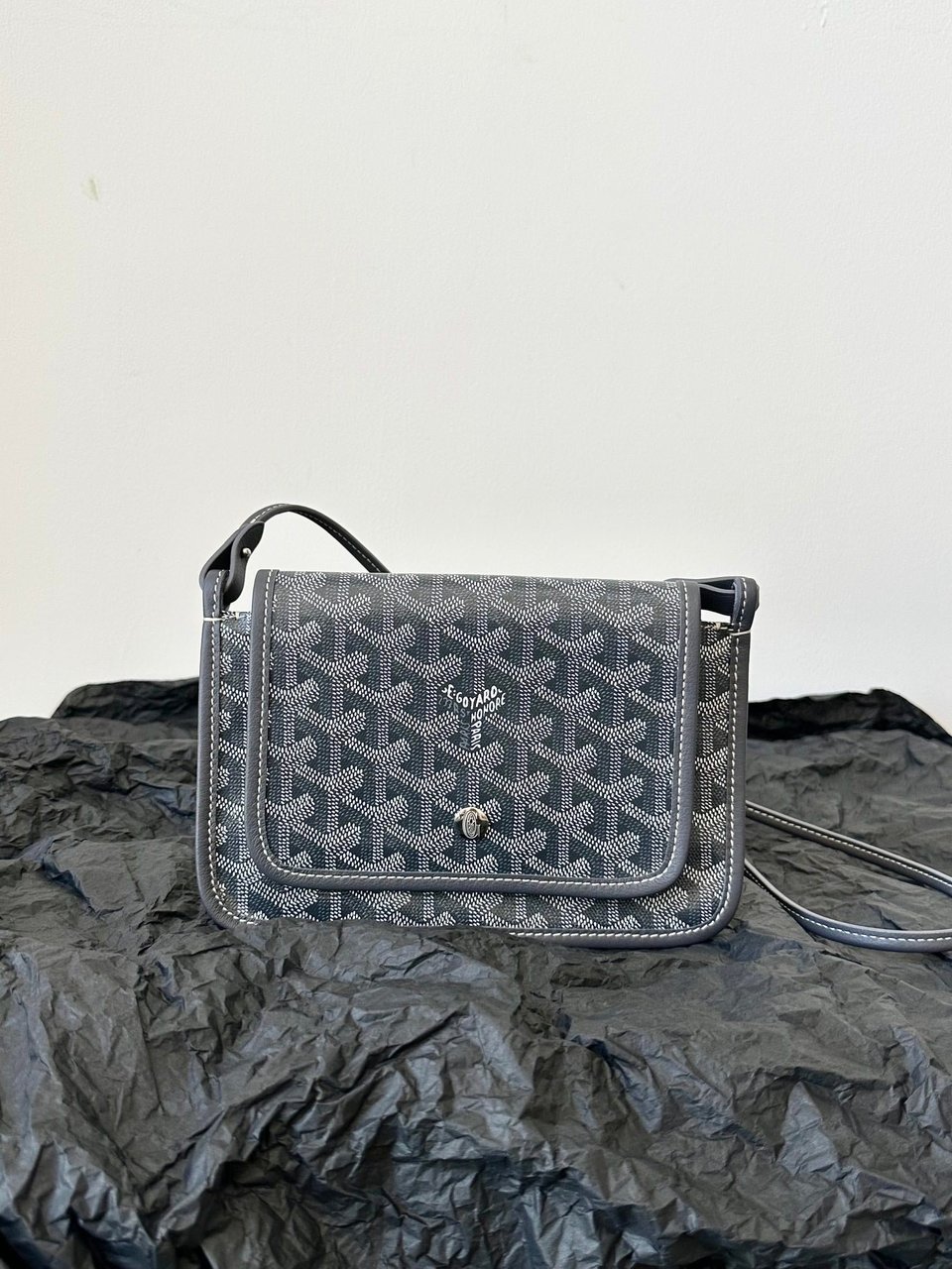 Goyard Plumet Pocket Wallet 20 Cm Grey Black Goyardine Canvas And Lambskin Trim view 8